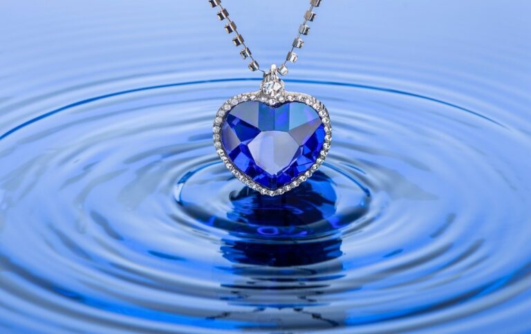 Le pendentif saphir, symbole d’élégance intemporelle